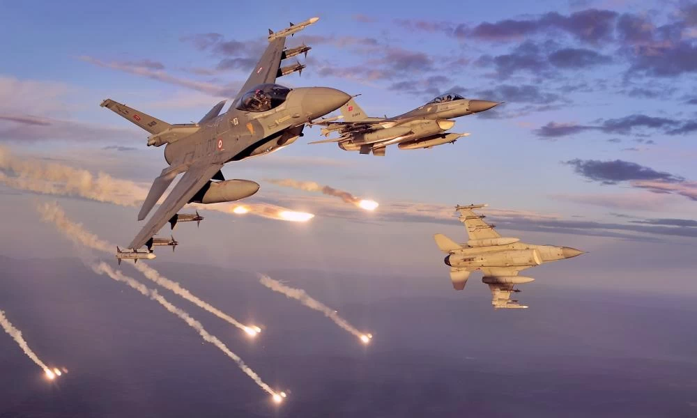 Ποια ΑΟΖ Λιβύης-Ελλάδας; Τουρκικά F-16 μετασταθμεύουν στη βάση Αλ Βατίγια
